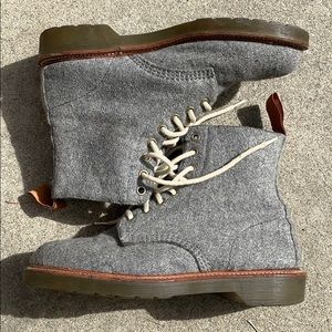 Dr. Martens Becket Gray Wool Boots sz 8